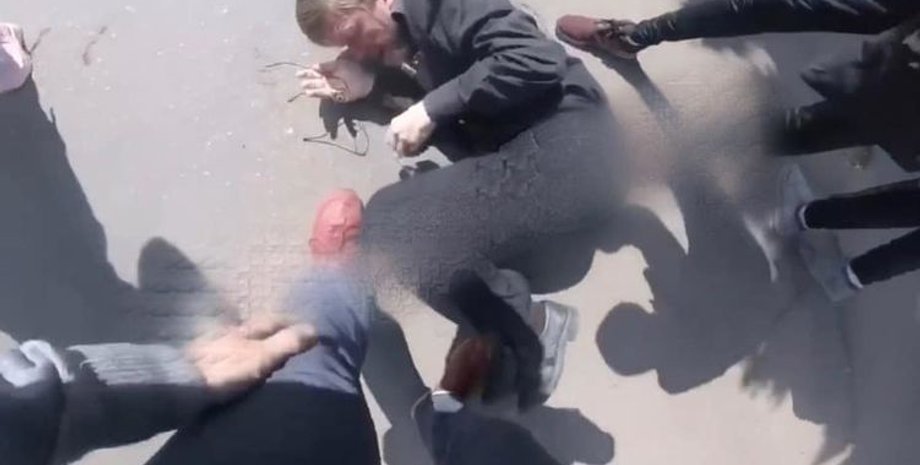 Нападение на члена партии Шария в Виннице / Фото : Анатолий Шарий