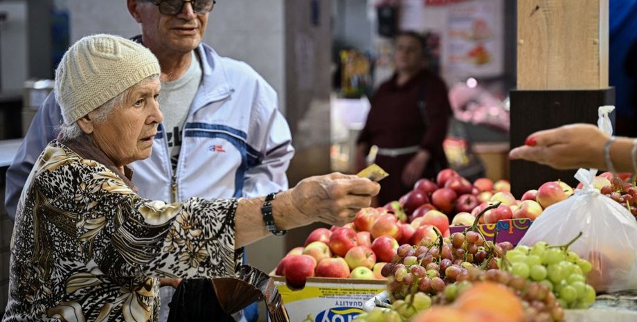 Кривий Ріг, ринок, покупці на ринку, фрукти на ринку, ціни на продукти, ціни на фрукти