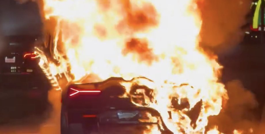 сгорел суперкар ламборгини, Lamborghini Revuelto, новый Lamborghini Revuelto, суперкар Lamborghini