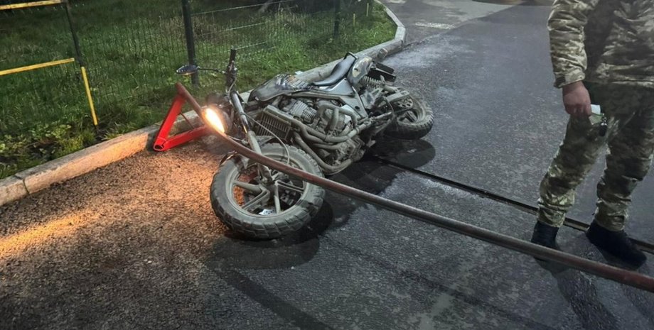 Чоловік намагався прорватися через кордон на мотоциклі