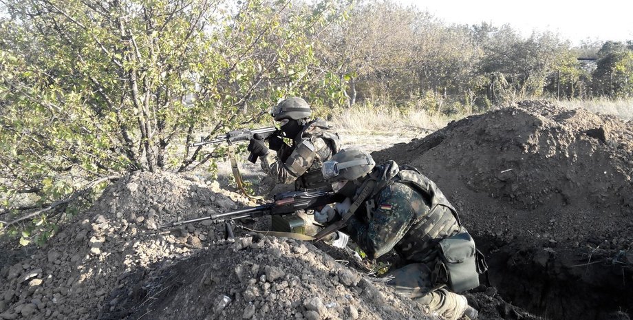 Бойцы АТО в Донбассе / Фото пресс-центра полка "Азов"