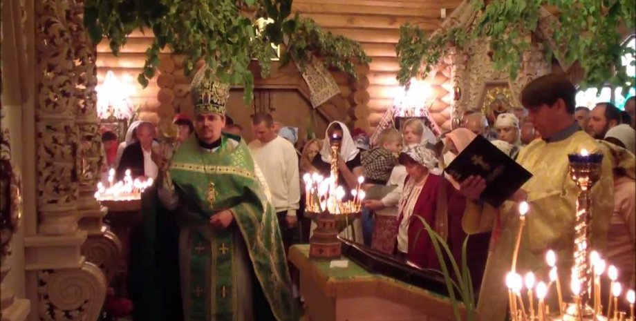 Троица, служба