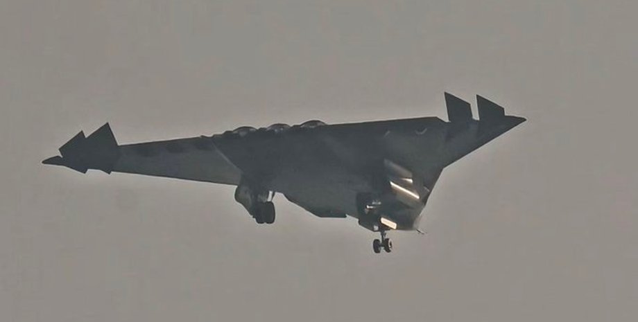 Полет стелс-истребителя J-36