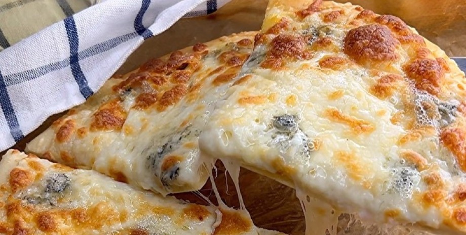 Пицца без сыра с колбасой в духовке