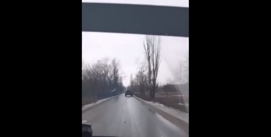 ситуація на луганщині, танк протаранивши цивільне авто, ДТП, ЗС РФ