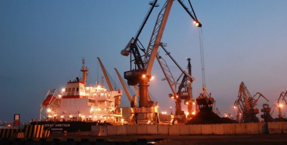 Судно Ocean Ambitious с углем для Украины / Фото: port-yuzhny.com.ua