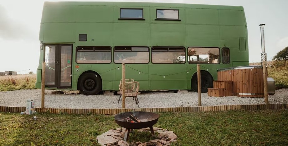 двоповерховий автобус