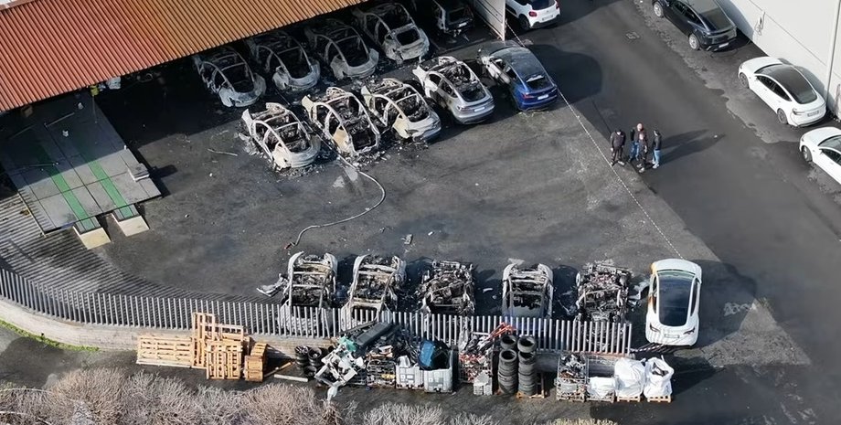 тесла, рим, тесла илона маска, рим сгорели теслы