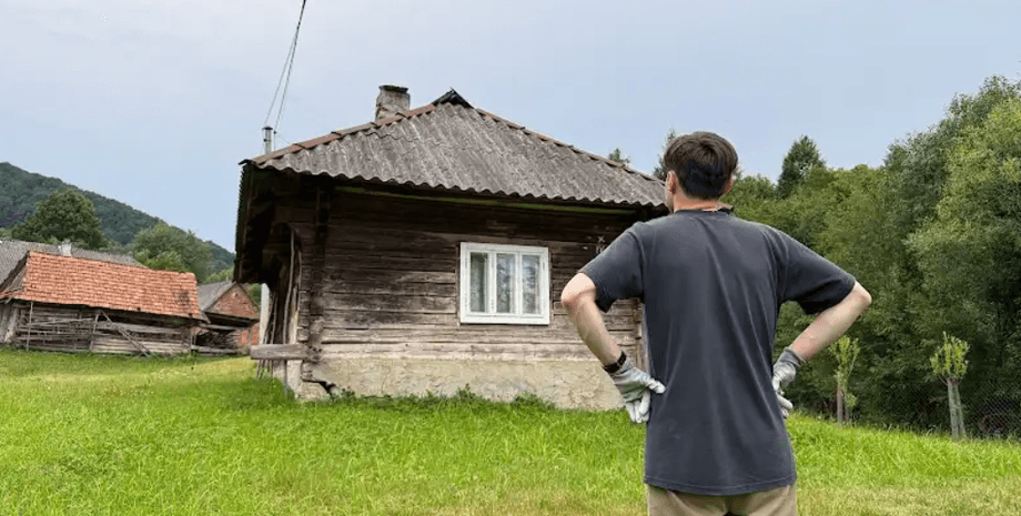 Хата в Карпатах