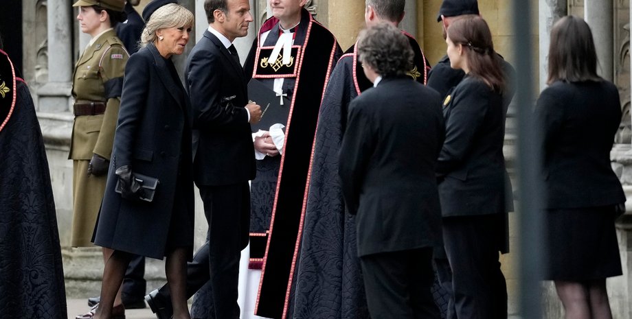 Брижит и Эммануэль Макрон, похороны королевы, королева умерла