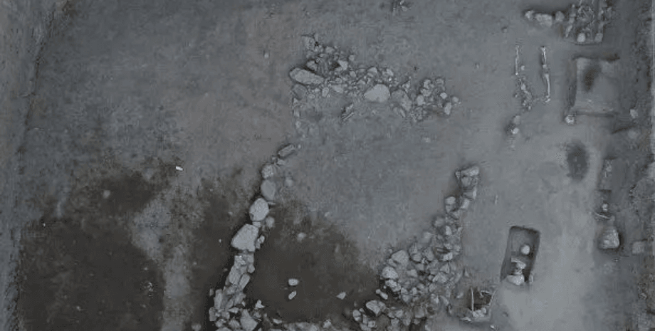 археология, археологи, раскопки, ученые, исследования, некрополь, захоронения, Созополь, средневековье, артефакты, останки, христианство, Болгария, строительство, находка, церковь, керамика