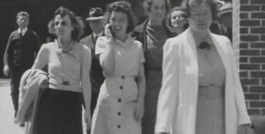 Путешественница во времени, путешествия во времени, теория, телефон, мобильный телефон, смартфон, доказательство теории