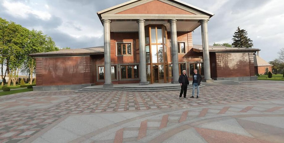 аграрій з Чернігівщини, мавзолей екс-нардепа