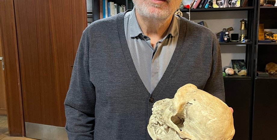 Российского писателя Бориса Акунина объявили в розыск