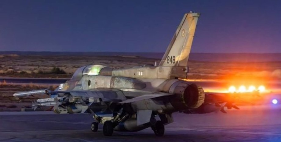 Израильский истребитель F-16 / архивное фото Истребитель, авиация, Израиль, союзники, помощь, атака, Иран