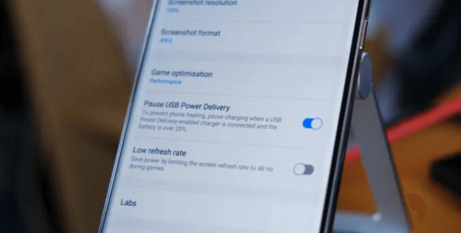 Зарядка смартфона на Android