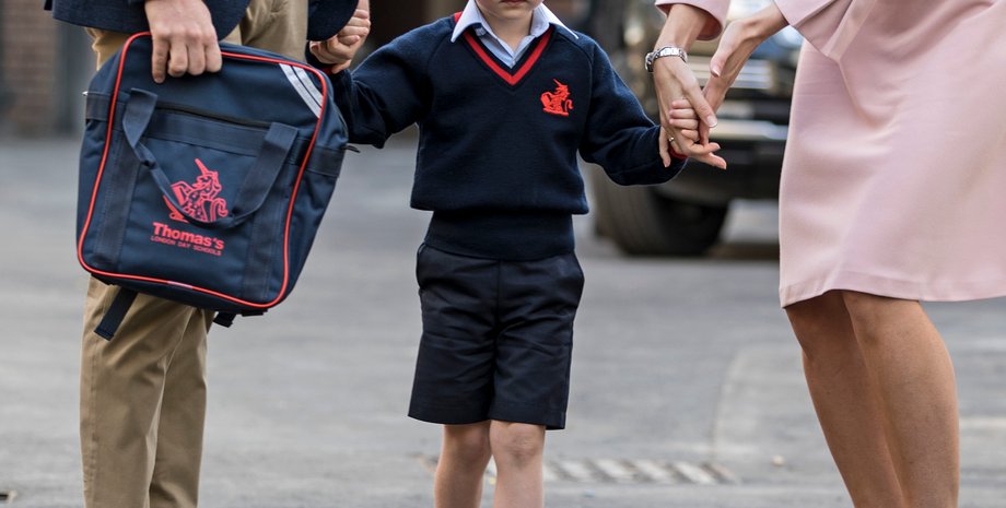 Принц Джордж у свій перший шкільний день дуже бентежився через камери
