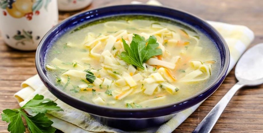 курячий суп, рецепт смачного бульйону, як зварити смачний курячий бульйон, курячий суп з локшиною, простий рецепт
