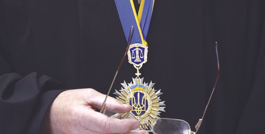 суддя, суди, зайняти місце судді, добір суддів