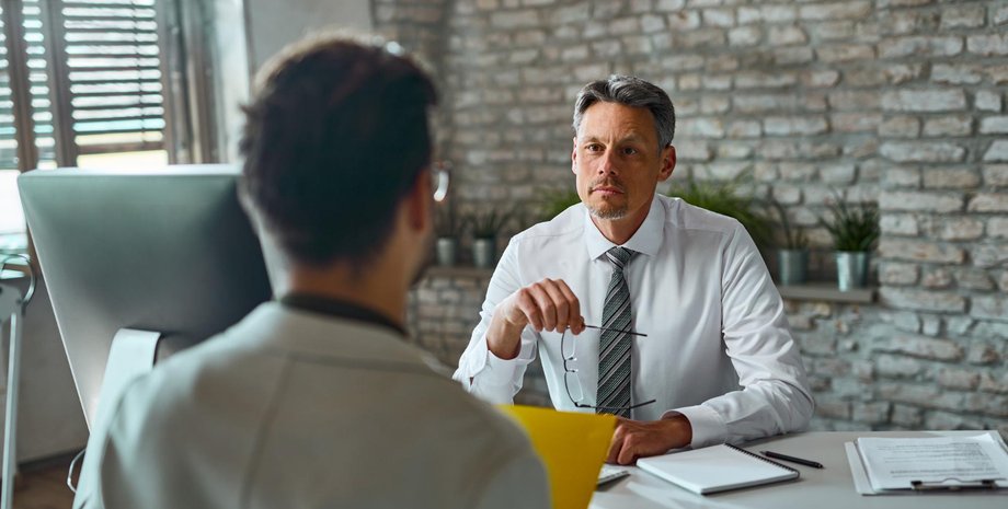 Власник компанії "заткнув" кандидата на посаду під час інтерв'ю: що сталося (фото)