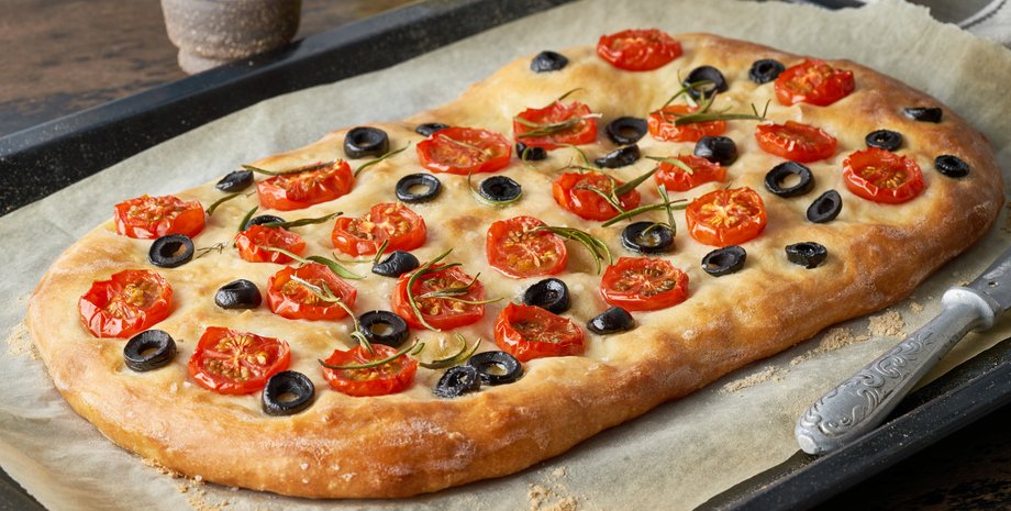 Фокачча, італійський коржик, італійська кухня, кулінарні рецепти