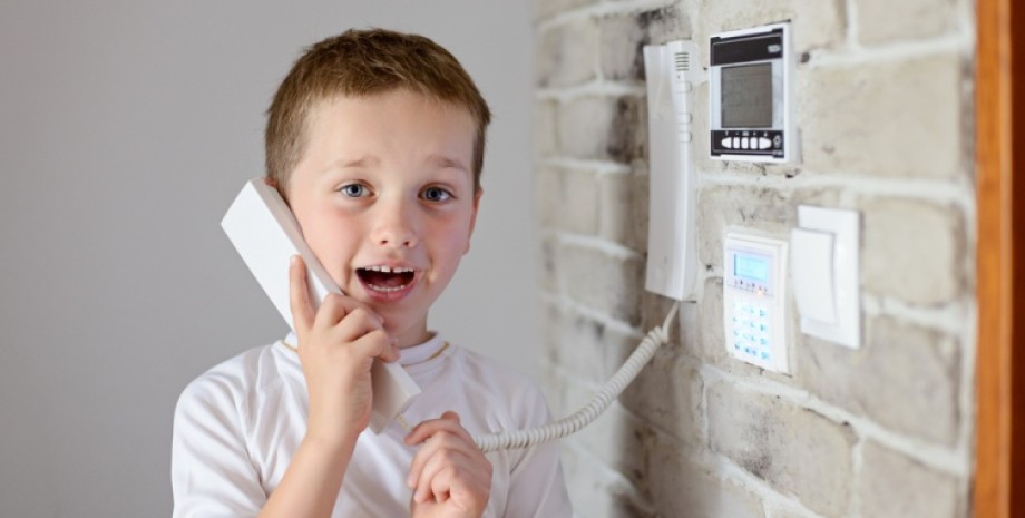 4-летний мальчик позвонил в полицию 4-летний мальчик позвонил в полицию
