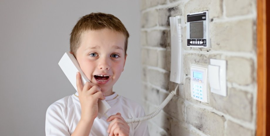 4-летний мальчик позвонил в полицию