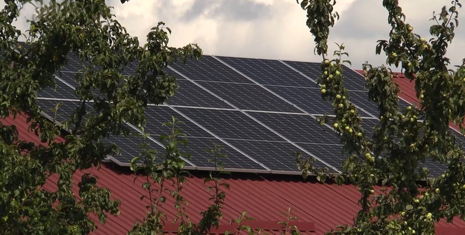 Сонячні батареї в селі Спас