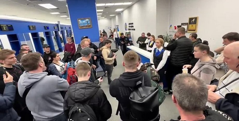 закон о мобилизации, усиление мобилизации, ограничение получения консульских услуг