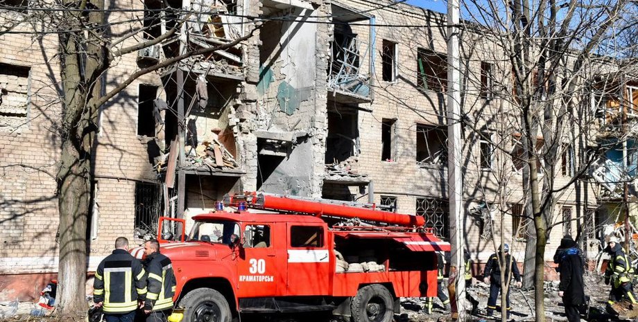 краматорск обстрел, пожарная машина, гсчс, краматорск 14 марта