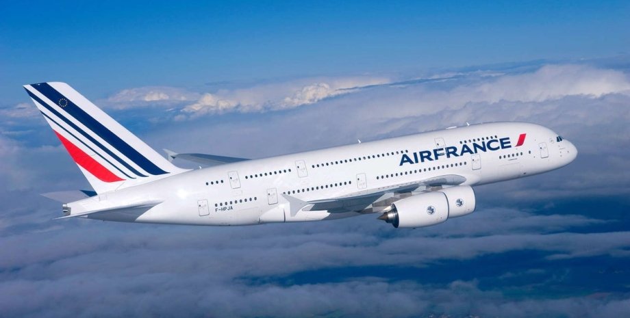 Air France, авіакомпанія, літак, пасажир, інцидент, екстрена посадка,