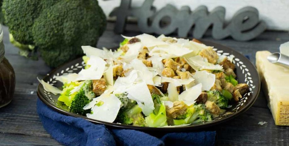 "Цезарь" с брокколи, салат цезарь, рецепт салата цезарь, заправка для цезаря