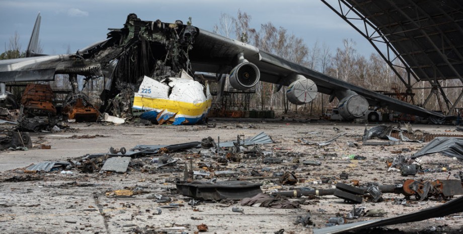Уничтоженный самолет "Мрия", фото