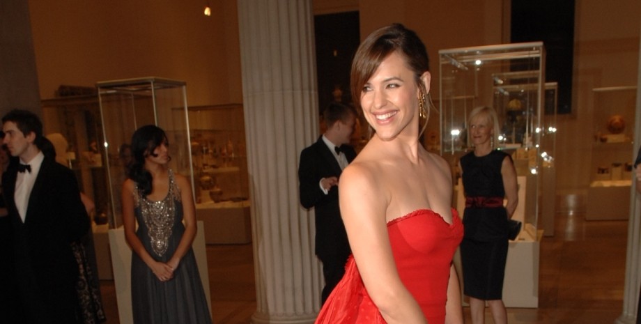 Дженнифер Гарнер, красное платье, Met Gala