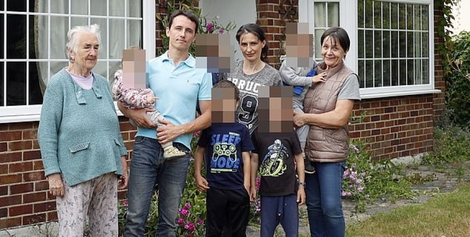 Семья украинских беженцев в Великобритании.