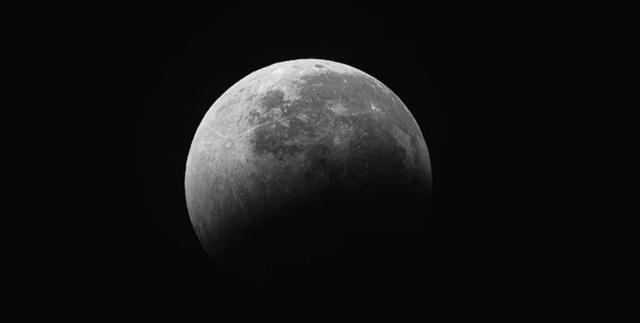 Месяц В 1883 году Луна стала голубой