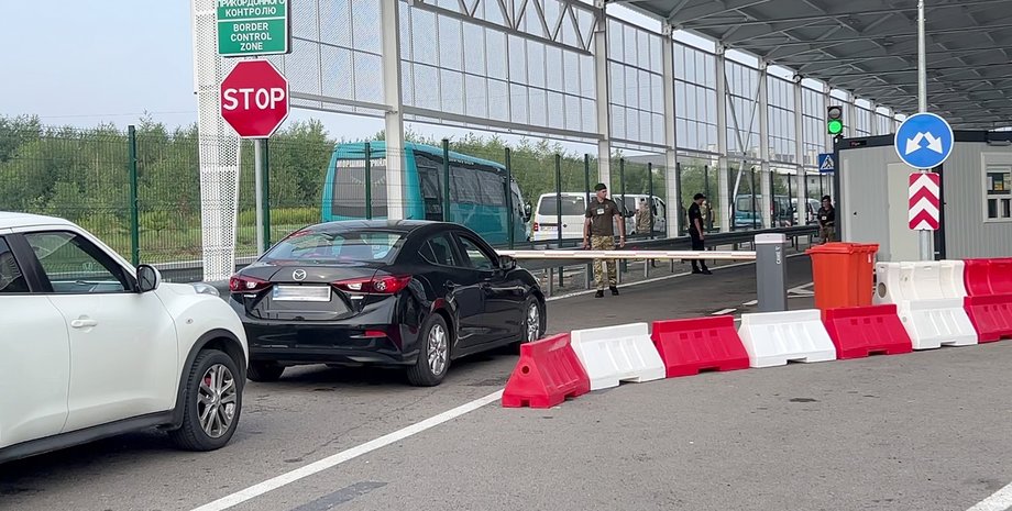 Виїзд з України, пункт пропуску, кордон, перетин кордону, документи, війна РФ проти України