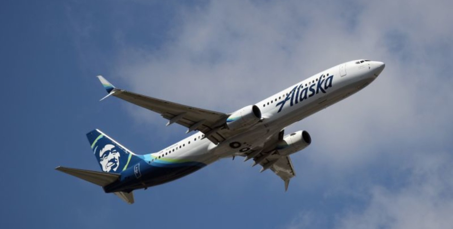 Пилот, пытавшийся отключить двигатели самолета, рассказал о курьезе Пилот, пытавшийся отключить двигатели самолета, рассказал о курьезе, после которого его арестовали