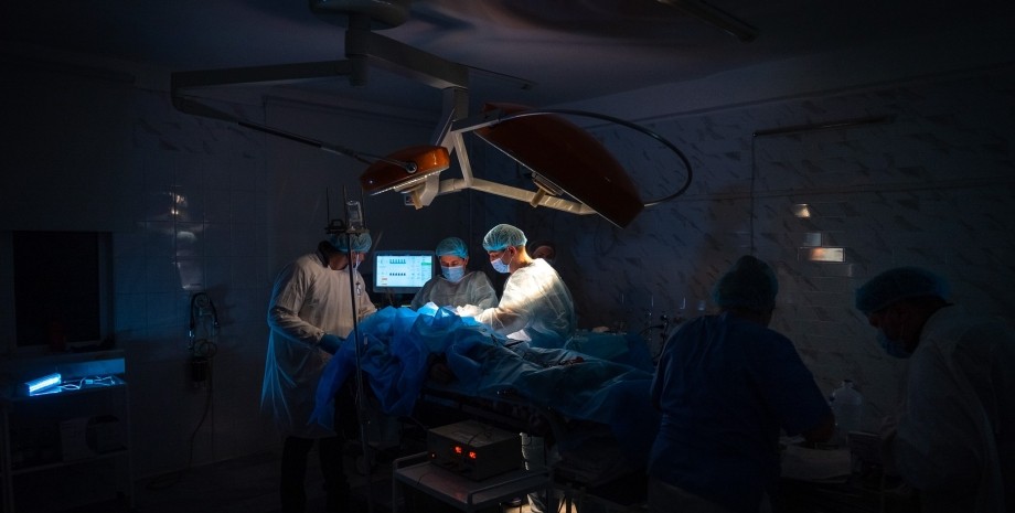 Работа украинских больниц во время отключения света