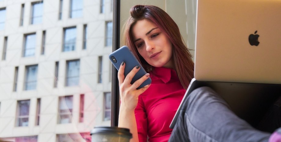 работа девушка, макбук, телефон