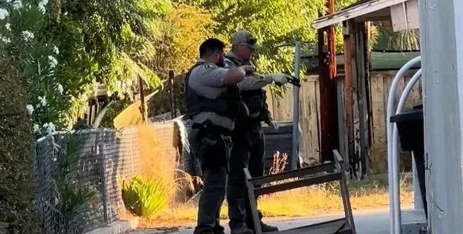 полиция, США, мужчина под домом, незнакомец под домом