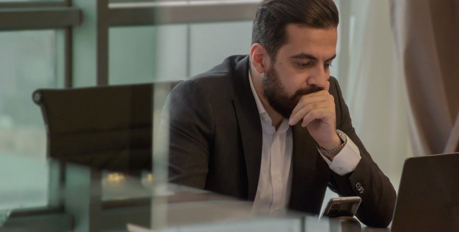 Сіна Еставі