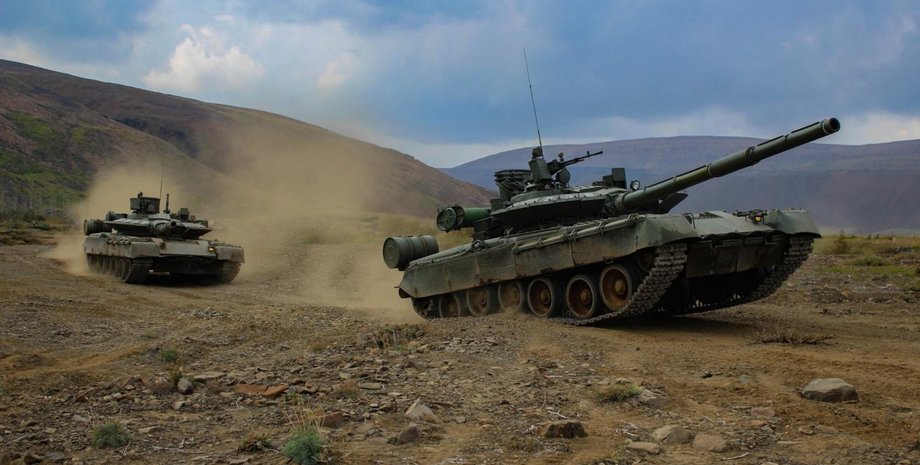 російські танки