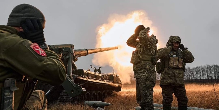 война в Украине, украинские военные, выстрел из пушки, Контрнаступление ВСУ
