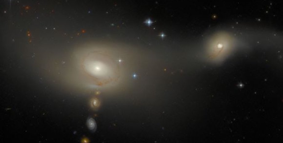 галактики, Arp-Madore 2105-332, Хаббл