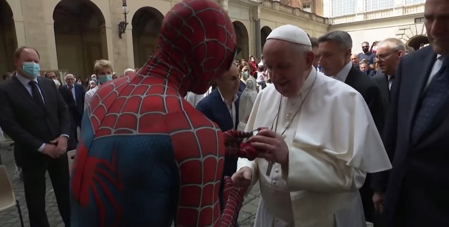 Папа Римський, Людина-павук
