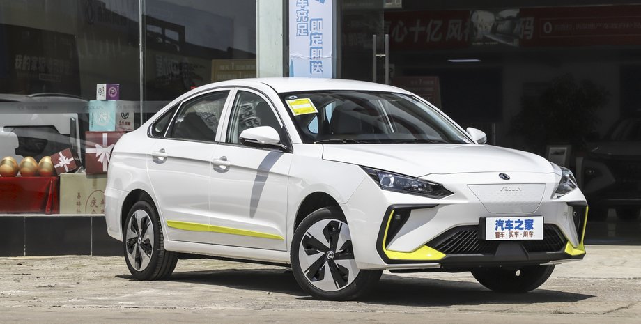 Dongfeng Aeolus E70 Pro, Dongfeng Aeolus E70, китайський електромобіль, новий Dongfeng Aeolus E70, Nissan Sylphy