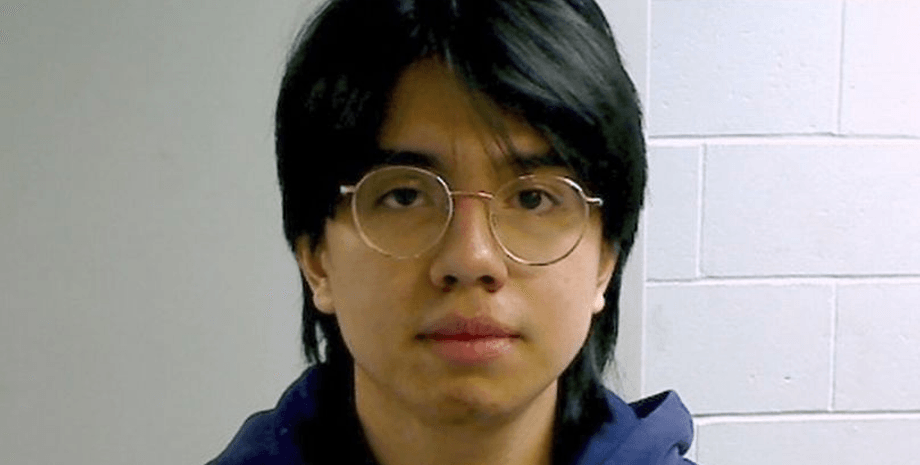 Переслідувач, сталкер, зробив фото, знімав відео, ховався на горищі, переслідував модель, суд, підсудний,