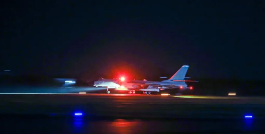 Китайський бомбардувальник H-6K