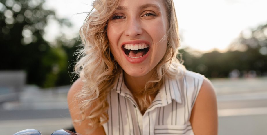 Реакція жінок, які випадково замічають своїх чоловіків, стала вірусною